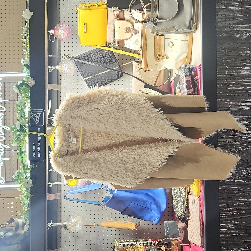 Stylish Tan Vest with Cream Fur Trim - Picture 1 of 3